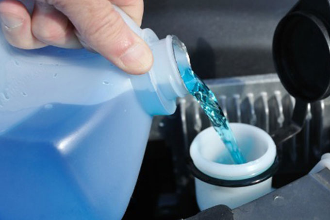 sipanje tečnosti za brisače